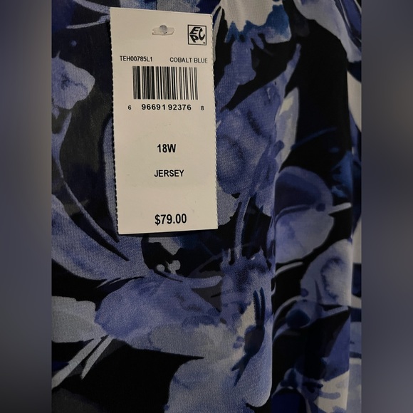 👗 NWT! Blue Floral Flutter Sleeve Dress - Picture 5 of 7